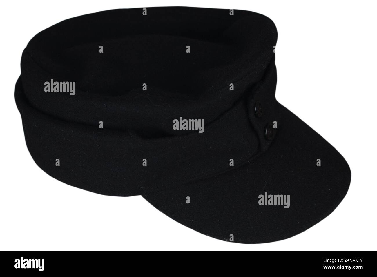 Die Nazi-deutschen Armee tank Crew schwarzen Uniform kepi Weltkrieg isoliert auf weißem Hintergrund Stockfoto