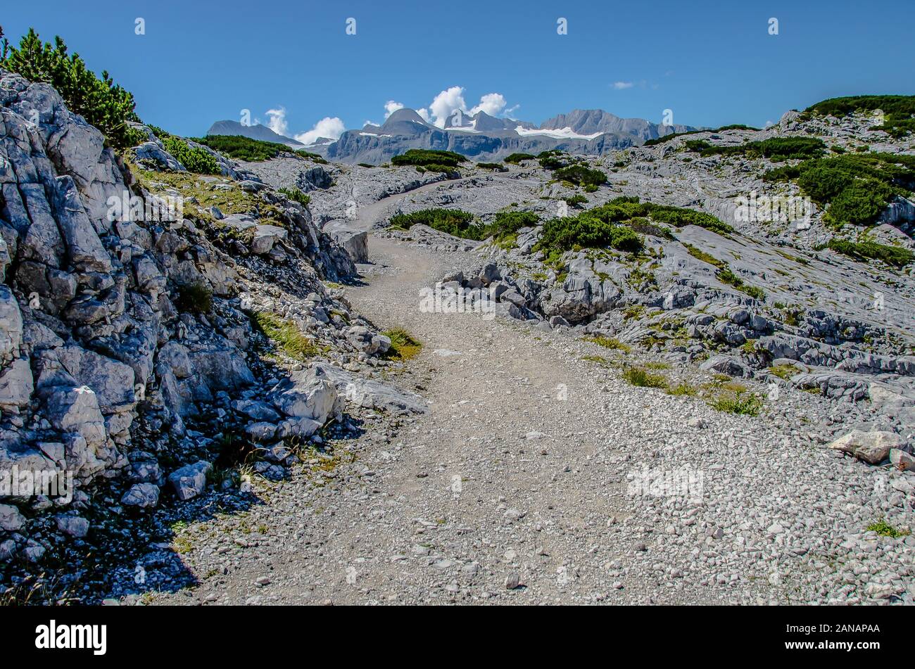 Das familienfreundliche Heilbronner Rundwanderweg auf das Dachsteinmassiv ist besonders ideal für Familien und Kinder, die gerne laufen. Stockfoto