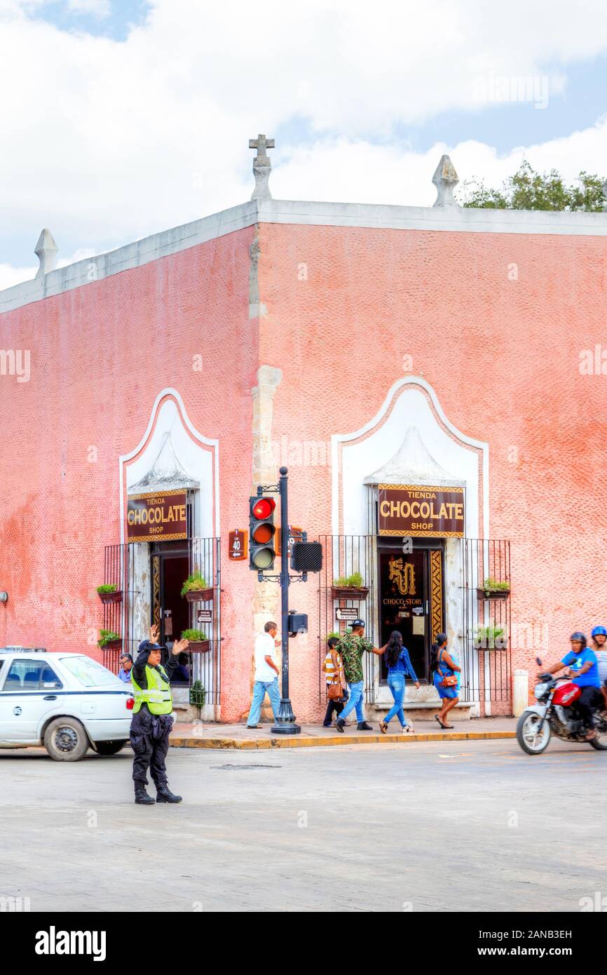 VALLADOLID, MEXIKO - Dec 23, 2019: Ein shop Schokolade und Kakao in der historischen Maya Stadt Valladolid im mexikanischen Bundesstaat Yucatan. Es war Stockfoto