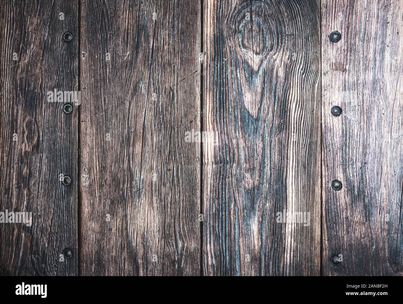 Blick von oben auf die dunklen rustikalen Holztisch, Holzbohlen Hintergrund Stockfoto