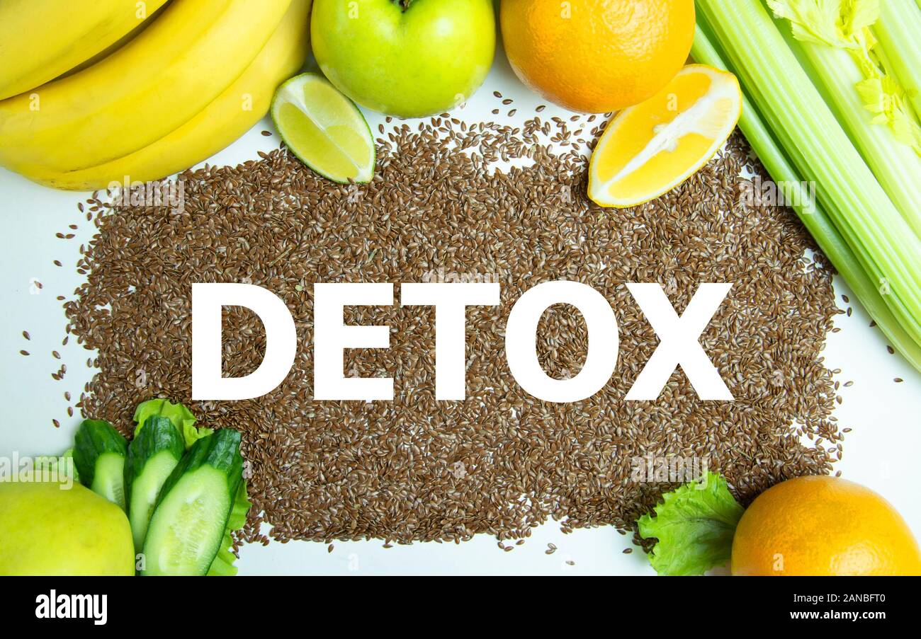 Wort detox auf Chia Samen. smoothies und Zutaten. Konzept der Ernährung, Reinigung des Körpers, das gesunde Essen. Stockfoto