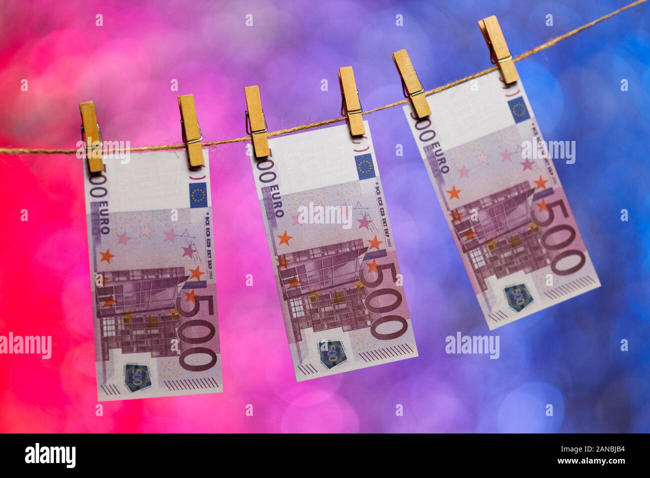 Köln, Deutschland. 15 Jan, 2020. 500 euro Hinweise auf eine Wäscheleine. Köln, 15. Januar 2020 | Verwendung der weltweiten Kredit: dpa/Alamy leben Nachrichten Stockfoto