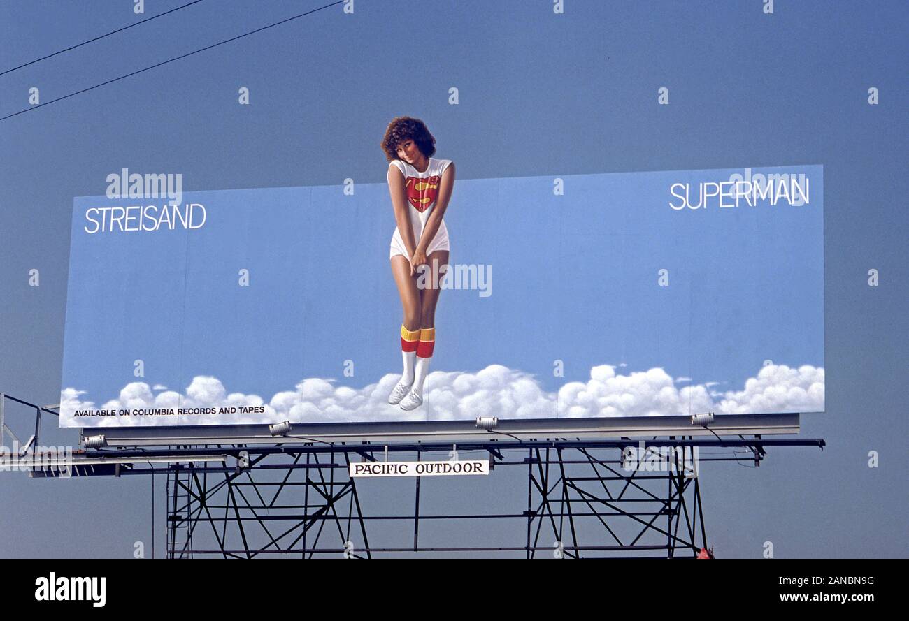 Werbung auf Reklametafeln/Plakaten der Veröffentlichung eines Albums von Barbara Streisand Titel Superman auf dem Sunset Strip in Los Angeles, Ca., im Juni 1977. Stockfoto