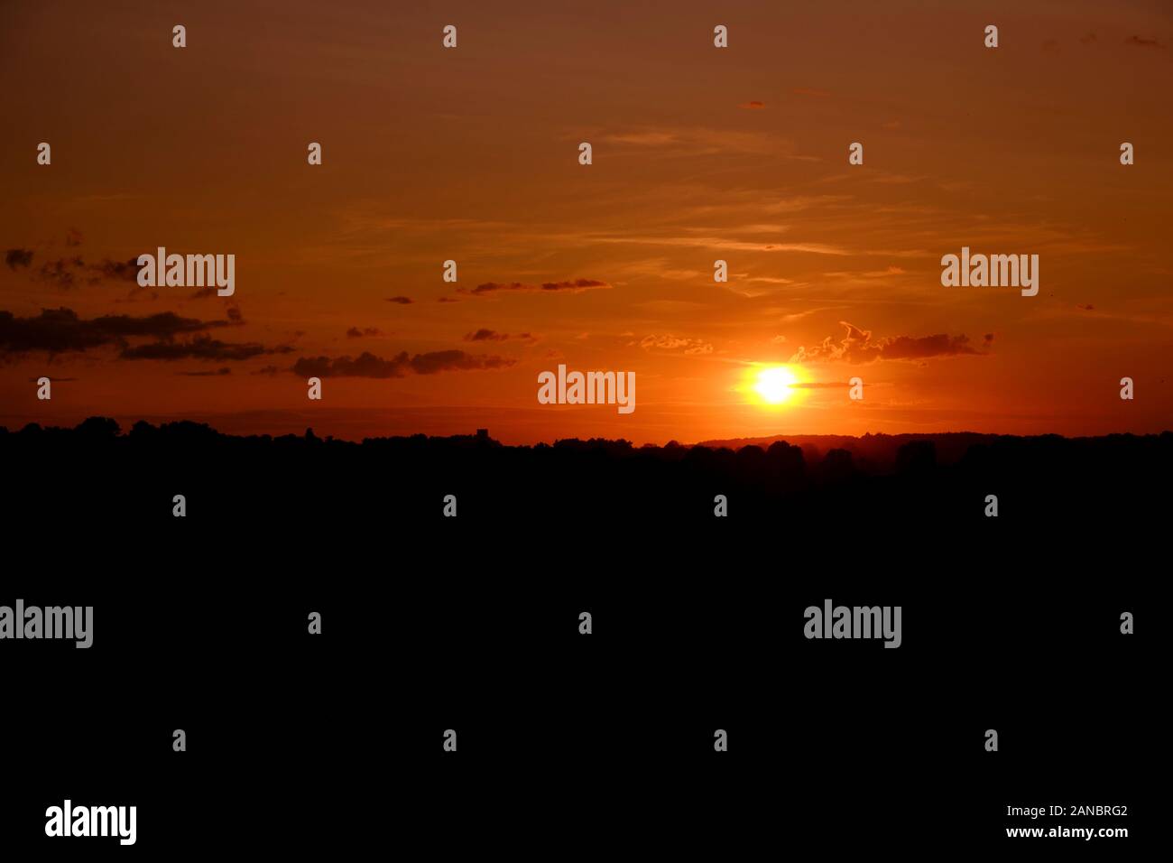 Wunderschöner Sommeruntergang über Kersey, Suffolk Stockfoto