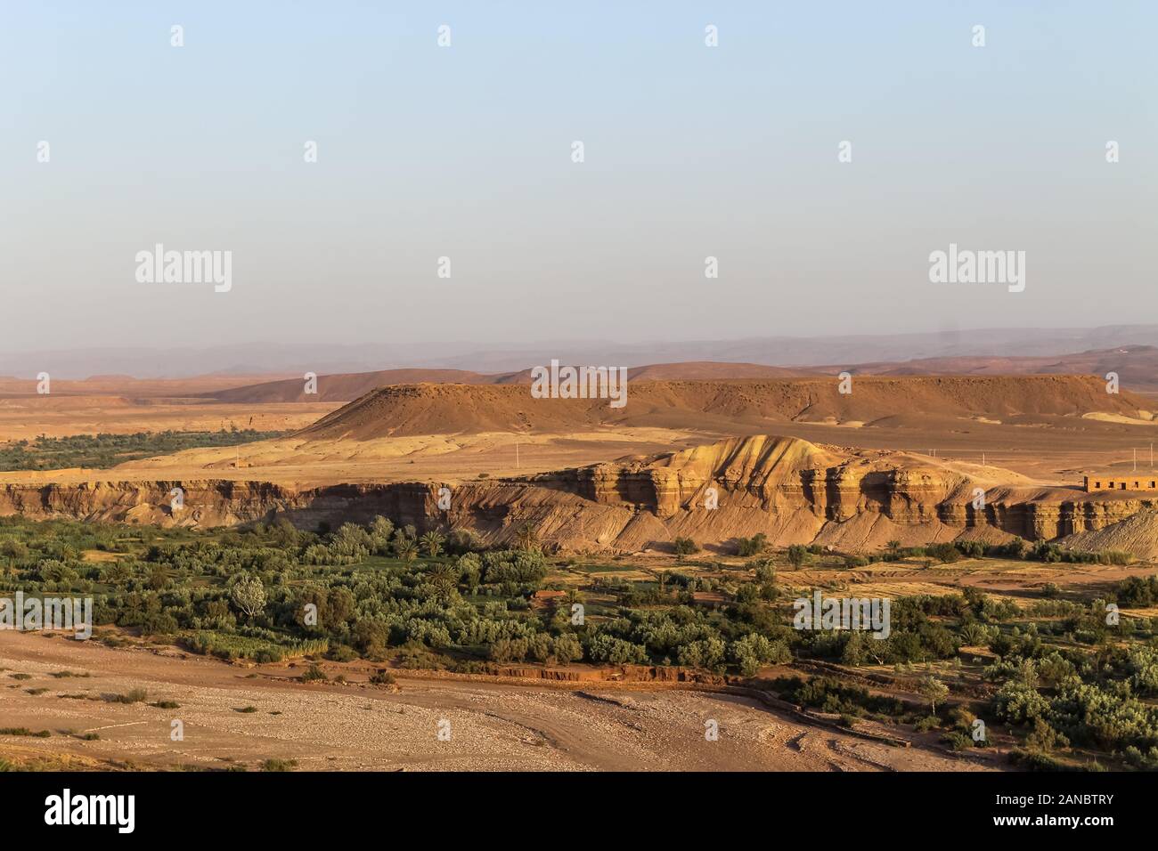 Blick auf die Oase/Tal von der UNESCO zum Weltkulturerbe Kasbah Ait Ben Haddou in der Nähe des Atlasgebirges, Erding, Ouarzazate Provinz, Souss-Massa-Dr Stockfoto