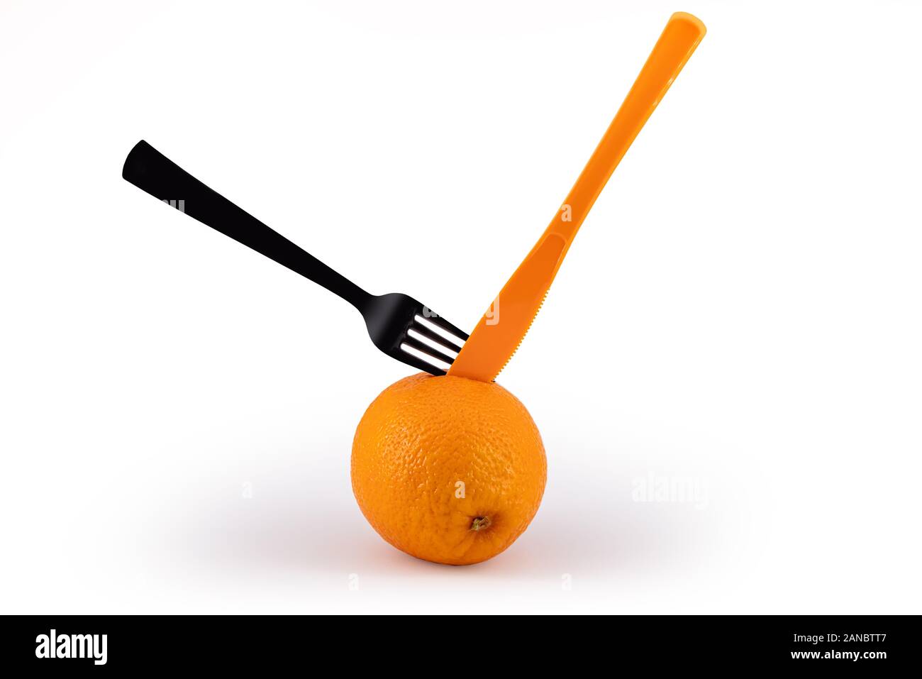 Frische orange Frucht mit einer Gabel und Messer Stockfoto