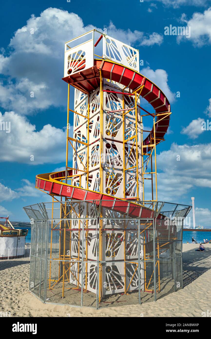 Helter Skelter am Strand von Weymouth Stockfoto