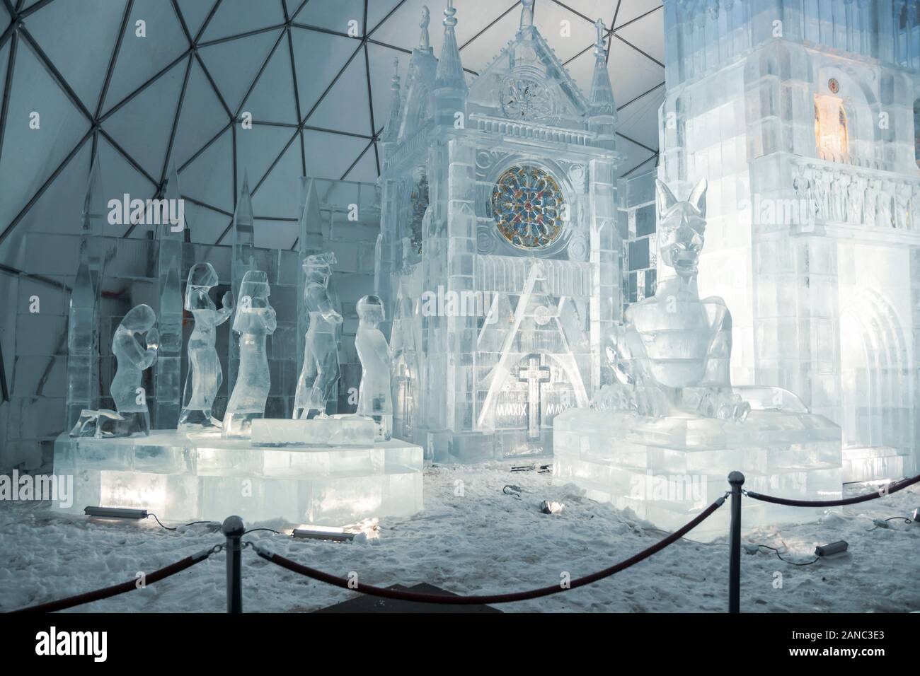 Hrebienok: Tatransky Ladovy dom (Tatra Ice Dome) 2019/2020 - Kathedrale Notre Dame. Slowakei. Europa Stockfoto