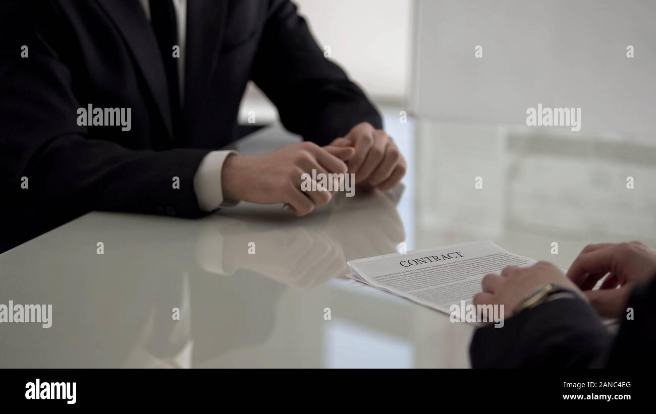 Boss, Arbeitsvertrag für junge Bewerber, die Förderung Zuordnung Stockfoto