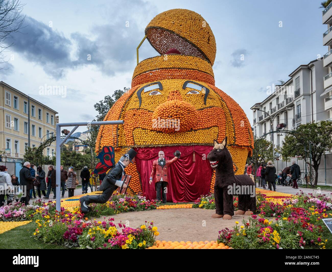 Ausstellung von Zitrusmustern - Bioves Gardens. Menton Lemon Festival, Fête du Citron, Menton, Alpes-Maritimes, Côte d'Azur, Frankreich Stockfoto