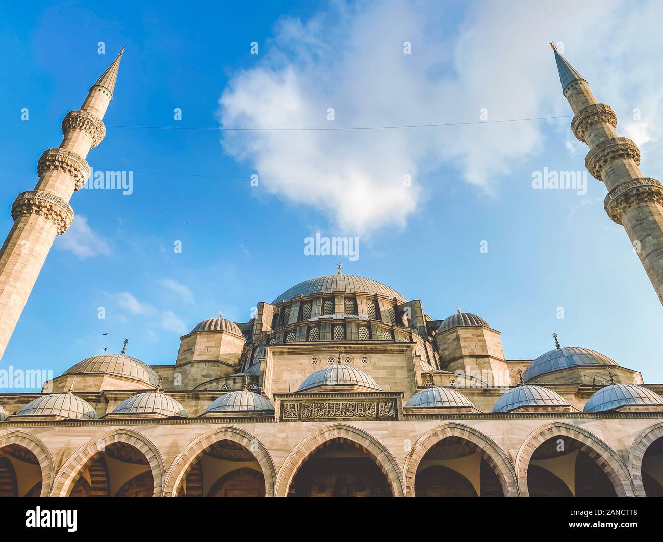 Süleymaniye Moschee. Süleymaniye Camii. Minarett, das Marmarameer. Oktober sulaymaniye Moschee außen Türkei, Istanbul. Süleymaniye Camii Die schönsten Stockfoto