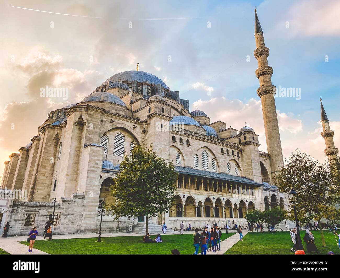Süleymaniye Moschee. Süleymaniye Camii. Minarett, das Marmarameer. Sulaymaniye Moschee außen Türkei Oktober 29, 2019, Istanbul. Süleymaniye Camii am meisten Stockfoto