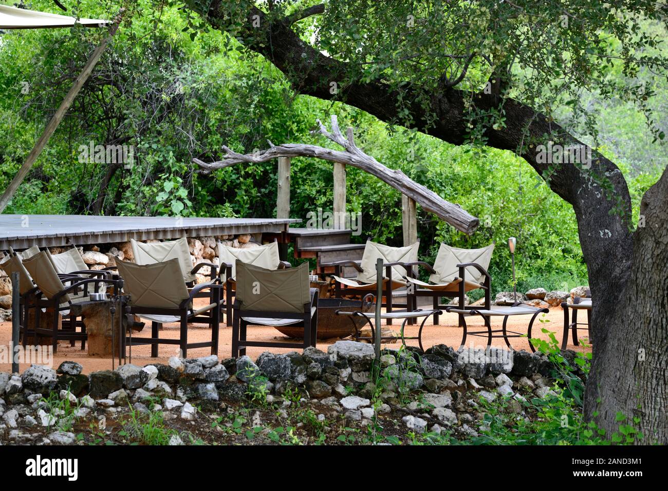 Feuerstelle, Sitzecke, Onguma Tented Camp, Onguma Game Reserve, Namibia, Afrika Stockfoto