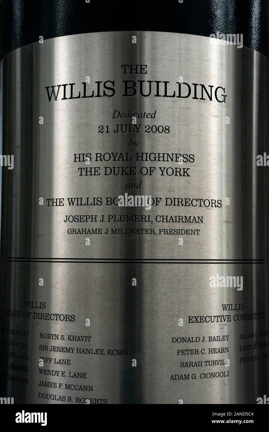 Die WTW oder Willis Building Metalltafel mit Liste der Mitglieder und Namen vor dem Willis Towers Watson Gebäude in der City of London, Großbritannien Stockfoto