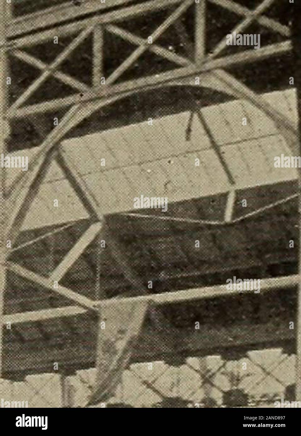 Der World Columbian Exposition, Chicago, 1893. LIBERAL ARTS. 395 enthält die Originalmanuskripte von W. D. Howells, Bret Harte, Thomas Hardy, Henry James, Geo. W. Kabel, Thomas BaileyAldrich, Sarah Orne Jewett, und andere, deren Schriften erscheinen in dieser Reihe. Um den Prozess der Veranschaulichung, ein modernes Maga - i° 5 iiSgllliii zeigen. Ich6m ich BBlBglBiiii^^. Ich AUSSTELLEN DER AMERIKANISCHEN FOTOGRAFIEN. zine, es gibt den ursprünglichen Zeichnungen, die Gleichen, die von fotogravuren reproduziert, von holzstichen, auch die vorbereiteten Holzblock, theblock, auf dem das Bild für theengraver fotografiert worden ist, und das blo Stockfoto
