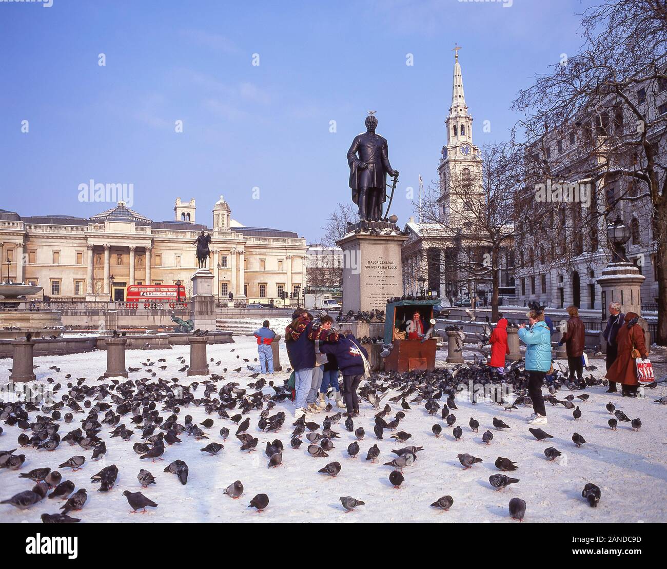 Trafalgar Square im Winter Schnee, Westminster, London, England, Vereinigtes Königreich Stockfoto