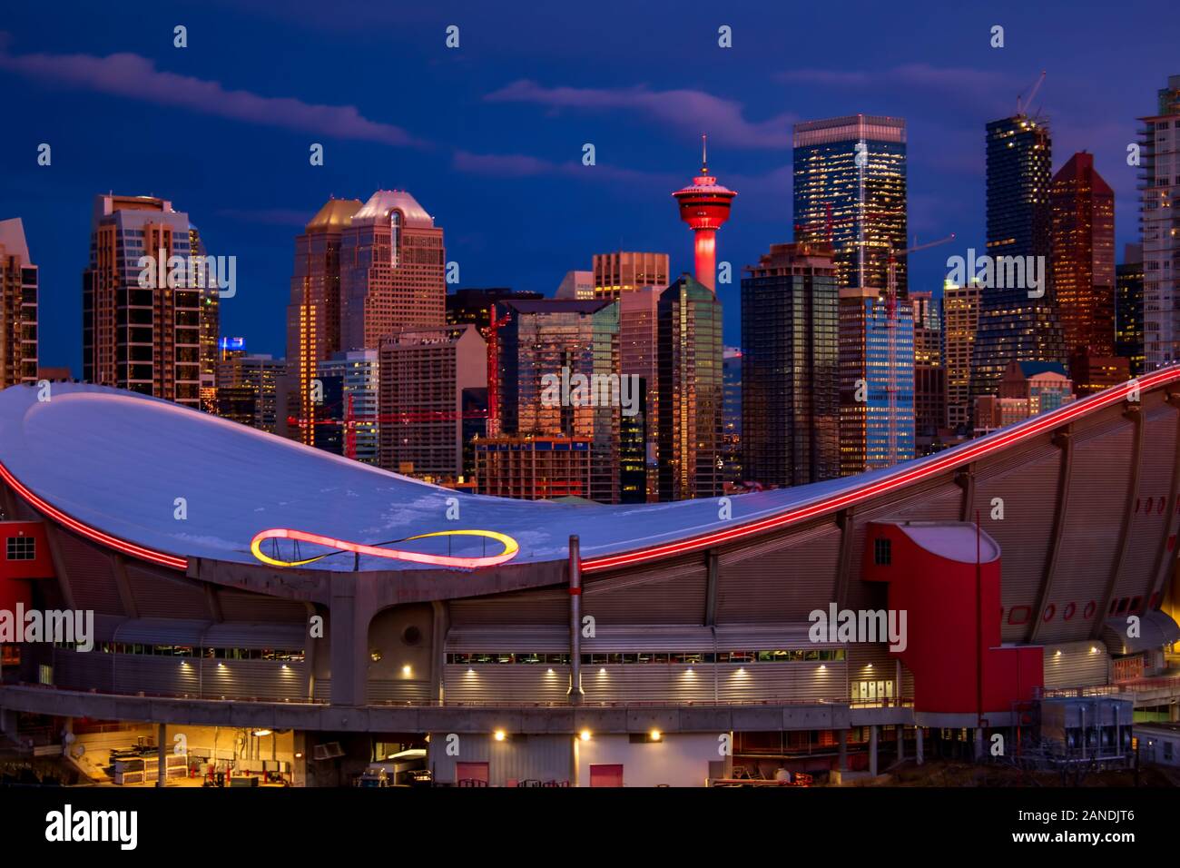 Calgary Skyline bei Nacht Stockfoto