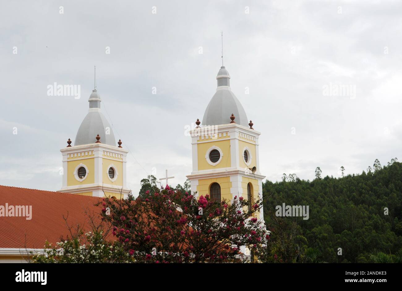 Capitólio, Minas Gerais, Brasilien, 28. November 2019. Mutterkirche von São Sebastião in der Stadt Capitólio Stockfoto