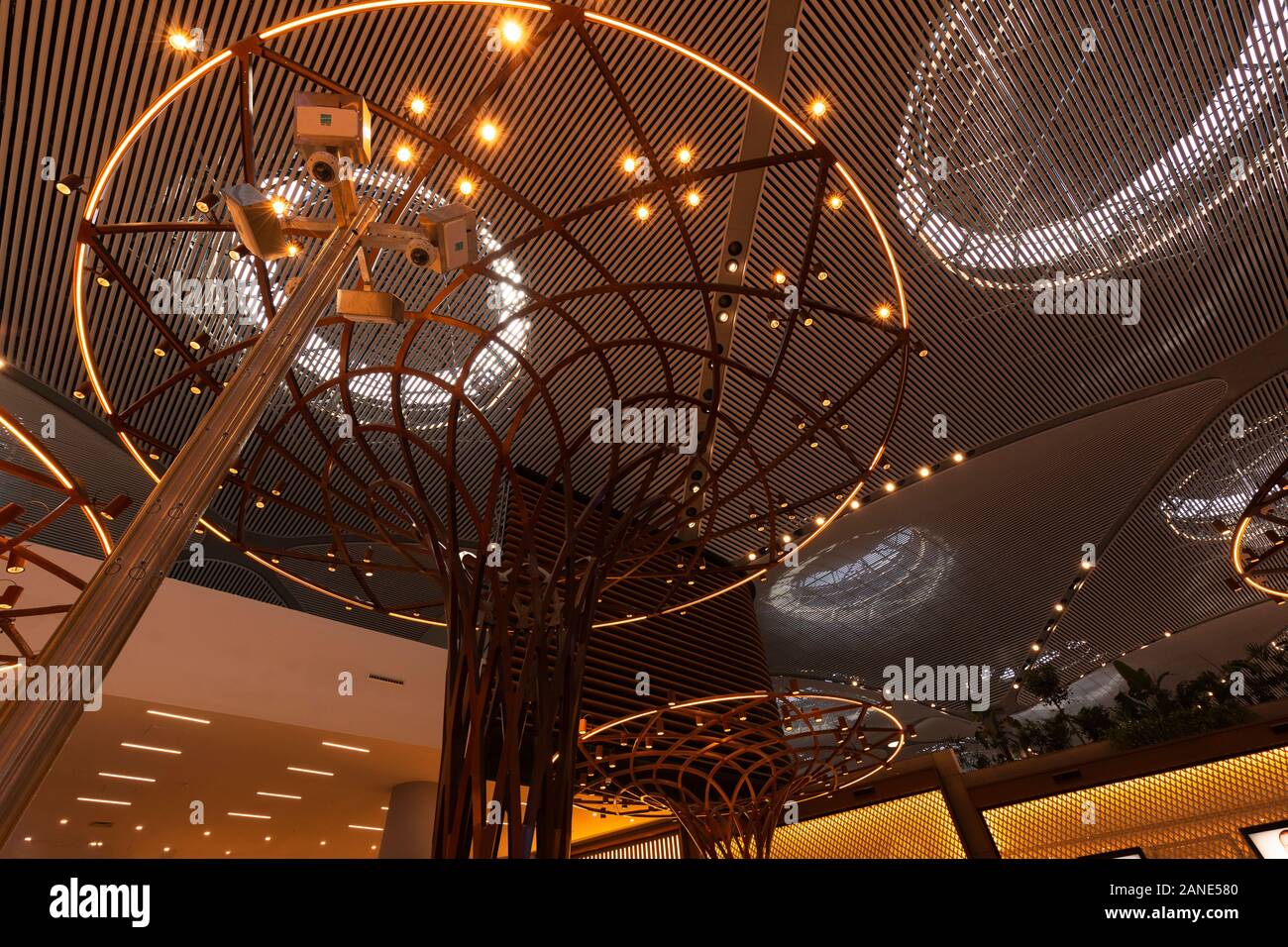 Innen mit schöner Sicht auf den neuen Flughafen Istanbul. ist das wichtigste internationale Flughafen in Istanbul, Türkei. 09 augest 2019 Istanbul, Türkei. Stockfoto