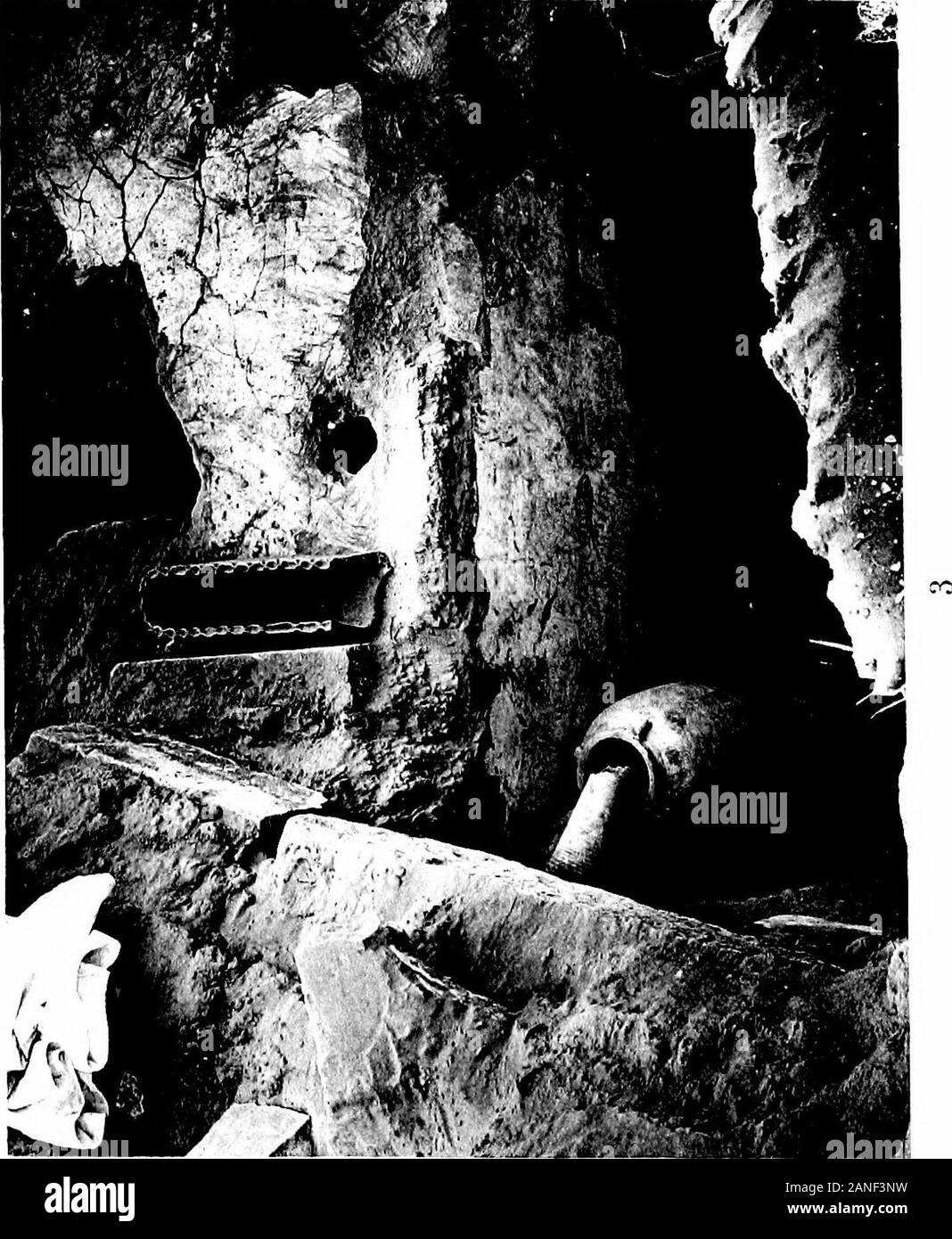 Ausgrabungen von Sakkara (1908-9, 1909-10): Das Kloster von Apa Jeremias. Ausgrabungen bei SAQ. QARA, T. IV. PL. XXXII Stockfoto