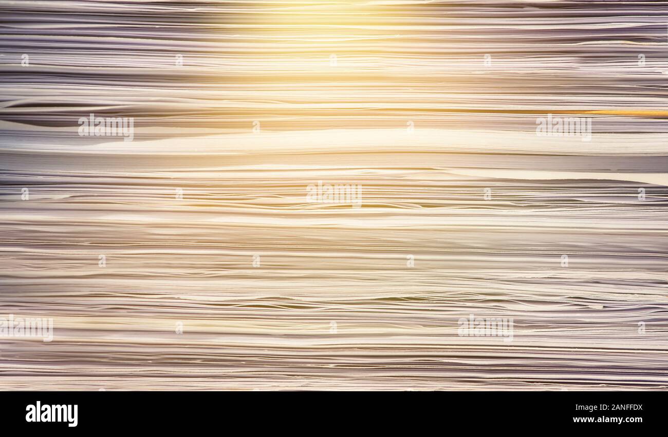 Ein Stapeln von Papier und Dateien mit Top flare Licht. Stockfoto