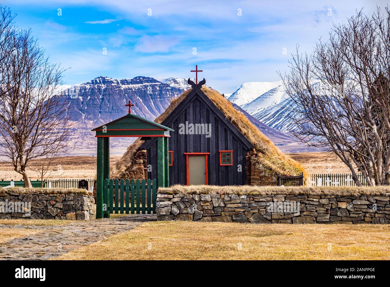 Vidimyri Viðimýrarkirkja oder Kirche, eine Kirche aus dem 19. Jahrhundert Rasen überdacht im Skagafjörður Stadtteil North Island. Stockfoto