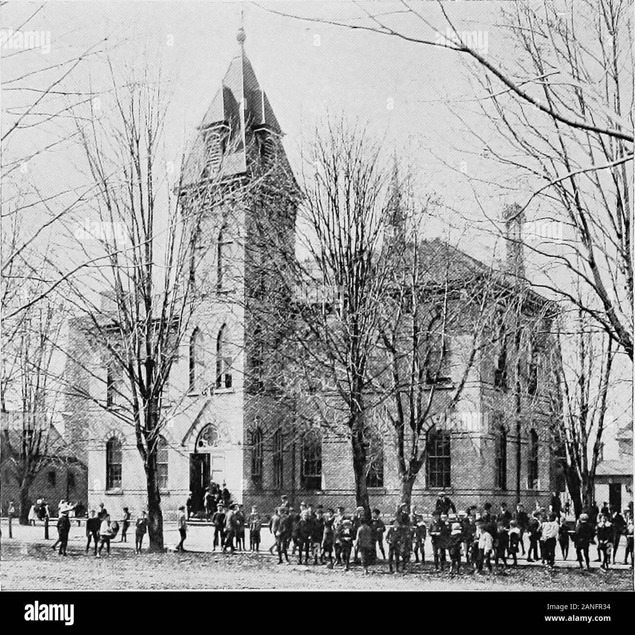 Stadt London, CanadaThe Ontaro, Pionier und die London von heute. Die heiligen Engel SEPARATE SCHULE. SEPARATE SCHULE, PARK AVENUE. Direktoren, R. Lewis, Alex. Harvey, B. W. Greer, S. Mummery, A. J. G. Henderson, W. Fairbairn, Dr. J. R. Herde, Mose, W. J. Lewis, und W. J. Smart. Die Mer-cantile Library Association war organizedin 1852, scheint jedoch nicht livedlong in die sechste Jahrzehnt des cen tury zu haben. Unter denen, deren Namen als führende Geister in ihm wereDavid Glas, Henry Lange, L., Lawrason Chas. Ramsay, M.W. Cummings, Joseph Atkinson, C erhalten Havebeen D. Holmes, J. C. Braun, G. Stockfoto