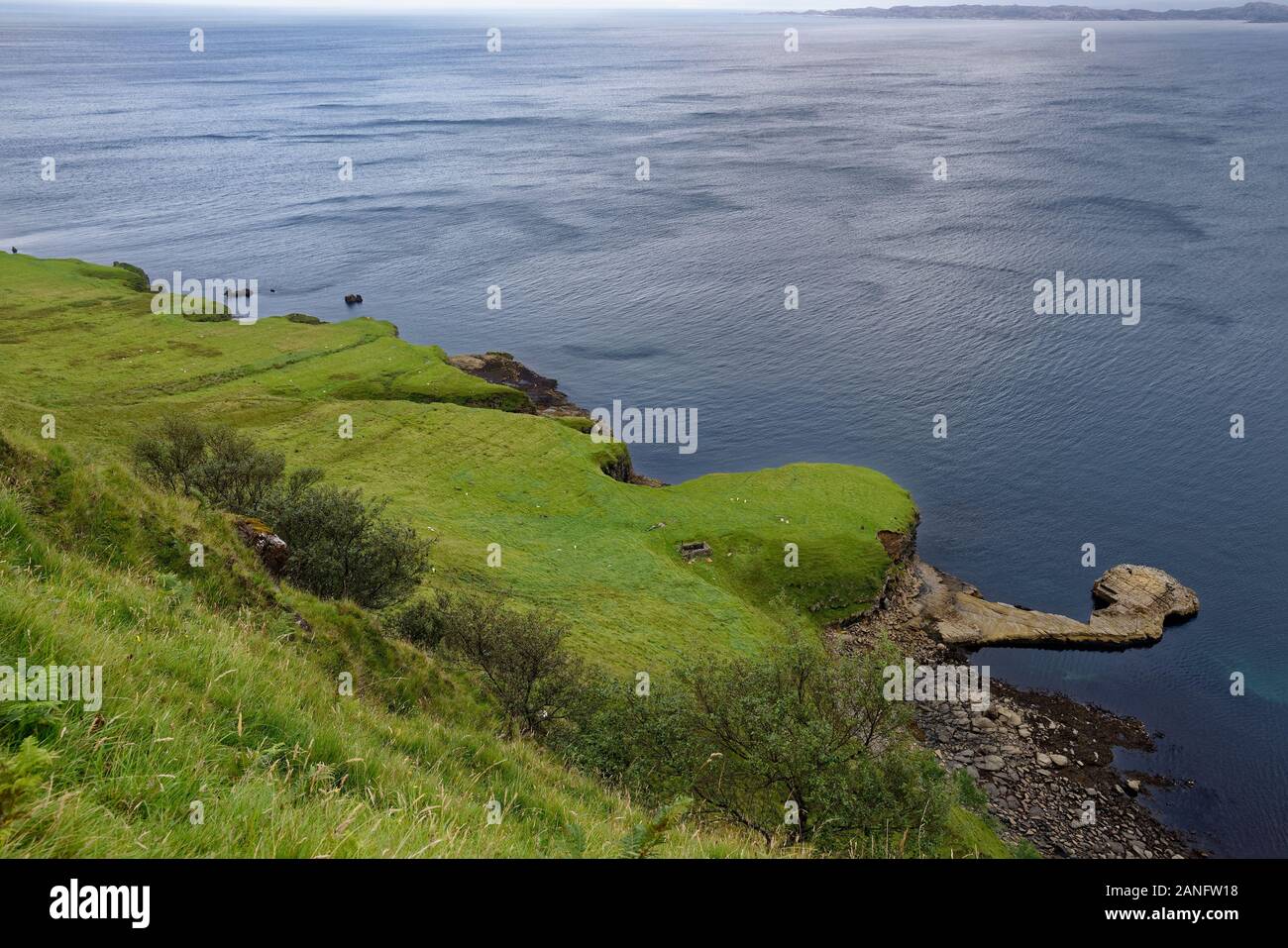 In der Nähe von staffin Leac Tressirnish auf trotternish Küste, Isle of Skye, Schottland Stockfoto