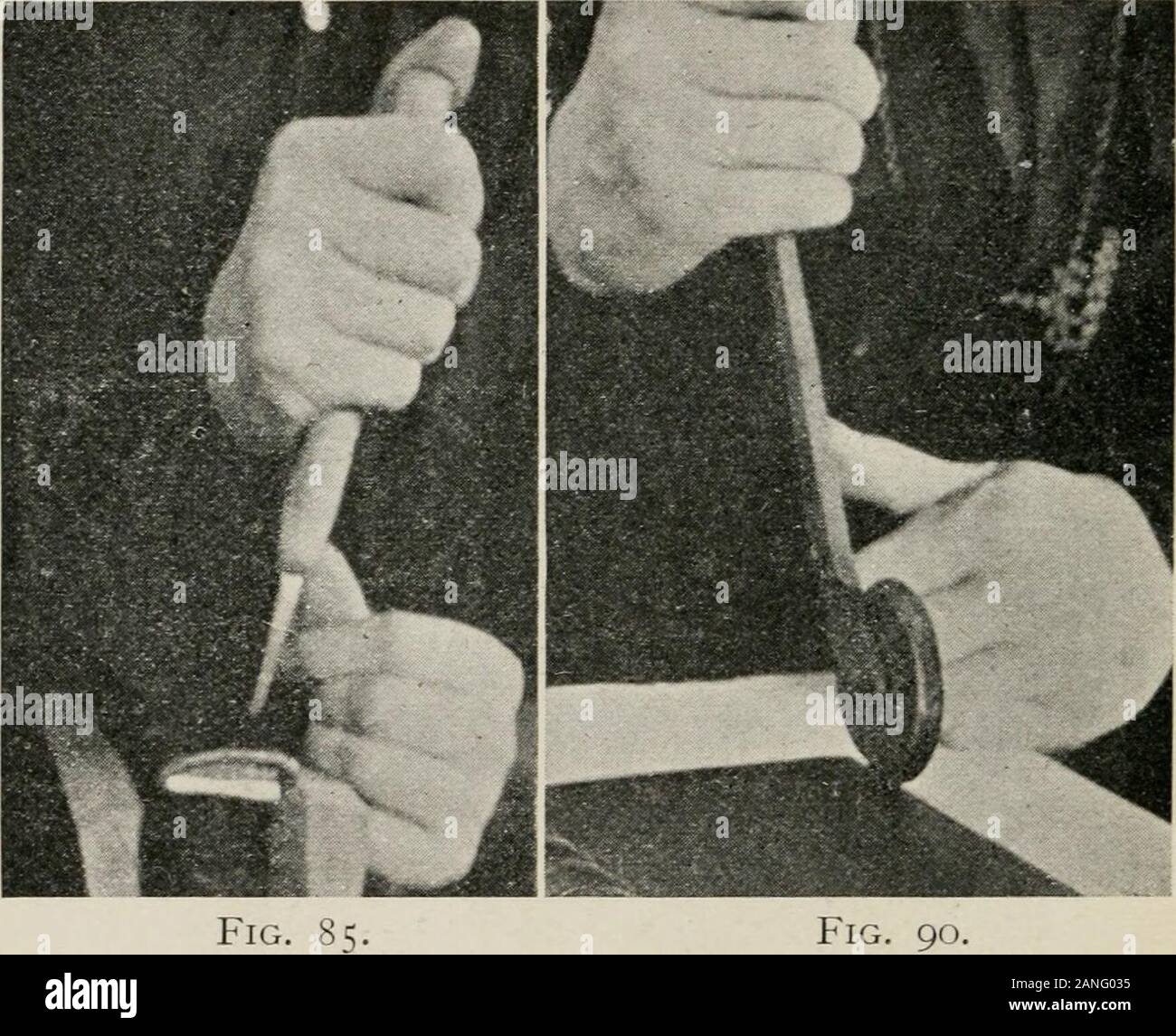 Praktische Buchbinderei: Ein text-Buch für diejenigen, die die Kunst der Buchbinderei bestimmt sind und ausreichende Hilfe praktisch, Personen, die ihre Bücher und Zeitschriften zu binden. geschnürt ina Untertasse zu aktivieren. Als weiterer Punkt der Anfänger zu helfen, zu erwähnen sind die Tatsache, dass die speedwith der die Werkzeuge für die Arbeit shouldvary angewendet werden, nach dem Grad ihrer Wärme gemacht werden. Wenn nur warmthey müssen nicht so schnell wie whenhot gearbeitet werden, während warmes Werkzeuge in Stellung gebracht werden sollten andlifted wieder so schnell wie möglich. Tools whenheated nicht bleiben muss, wenn Sie den Mauszeiger über die workwhil werden Stockfoto