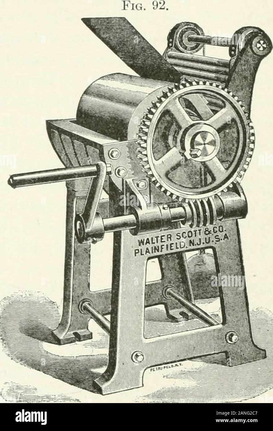 Die Wunder der modernen mechanismA Zusammenfassung der jüngsten Fortschritte im Bereich der mechanischen, physikalischen und ingenieurwissenschaftlichen. Abbildung. Die electroplate zwischen theresilient Stahlplatten in der Schnittlinie eingeführt, eine Presse-board beingput über die Oberfläche der Platte Verletzungen againstthe Stahl zu verhindern. Die beiden sind dann durch die cylindersbetween eine Reihe von kleinen Brötchen auf Ketten an theirends, diese Rollen, zusammen zu schließen. Sie reisen über Oberfläche der Stahlplatte, Vorwärts voran auf die Hälfte der Geschwindigkeit der Platte. Dieser Unterschied in der Geschwindigkeit iscaused durch die Rollen, Drehen Stockfoto