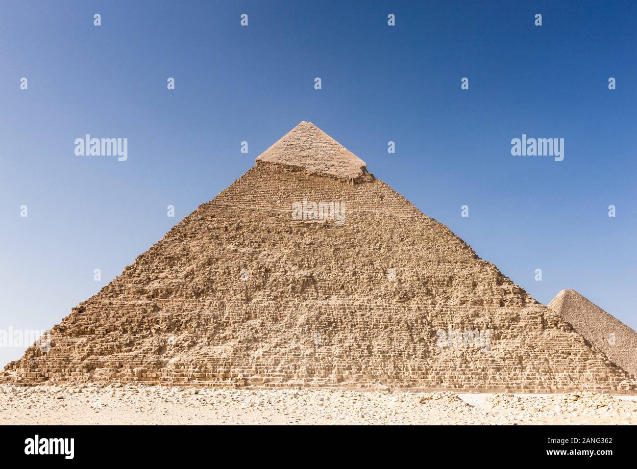 Pyramide von Khafre, Große Pyramiden von Gizeh, die drei Großen Pyramiden, Blick aus der Wüste, gizeh, kairo, Ägypten, Nordafrika, Afrika Stockfoto