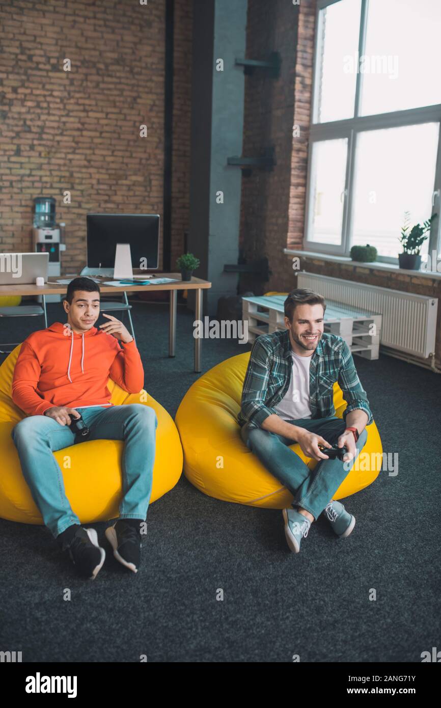 Schön angenehm Männer Spaß am Wochenende Stockfoto