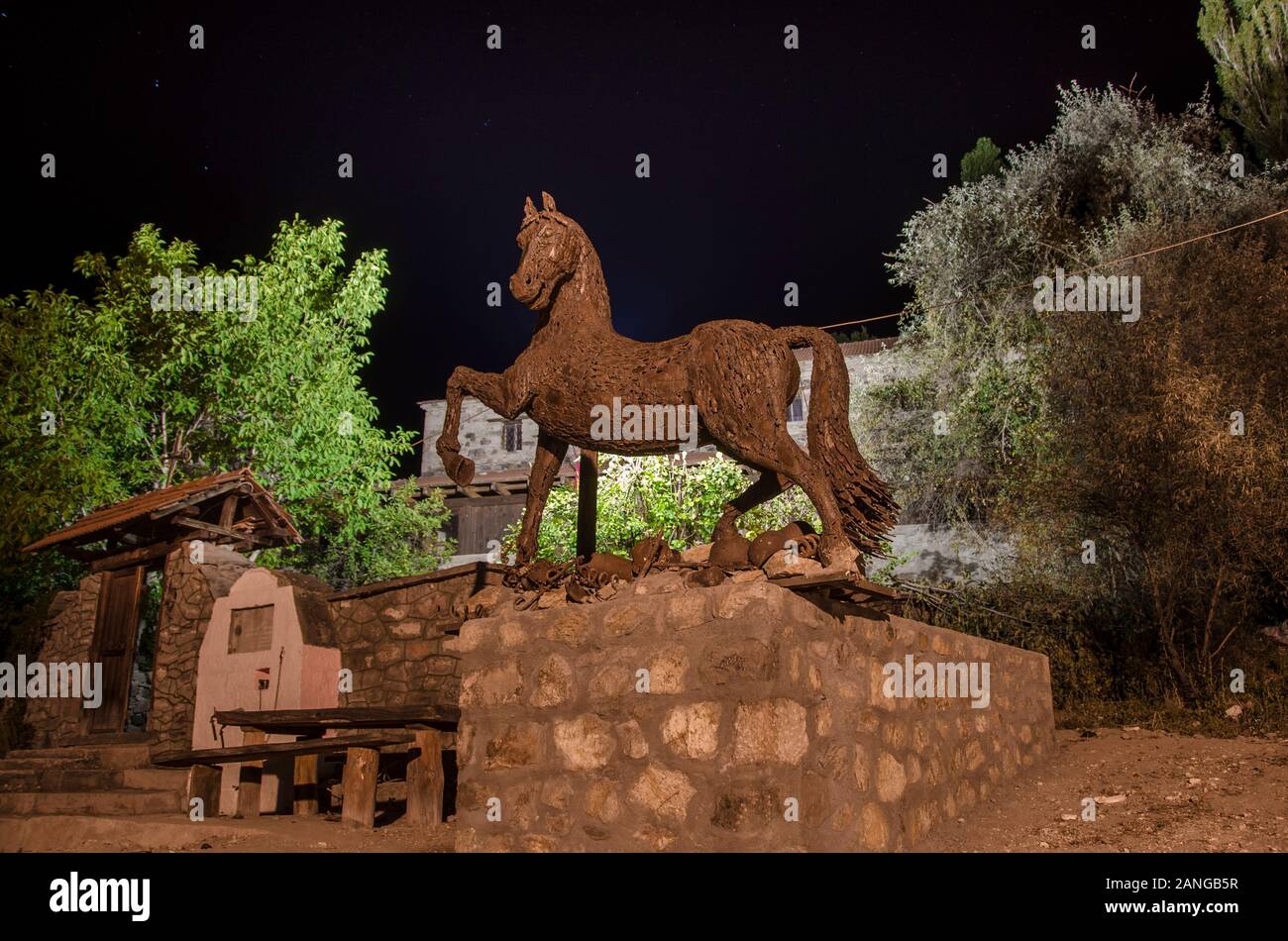 Ersten Weltkrieg Denkmal - Pferd, Skulptur - Iron Horse Monument im Dorf, Gradesnica Mariovo, Mazedonien Stockfoto
