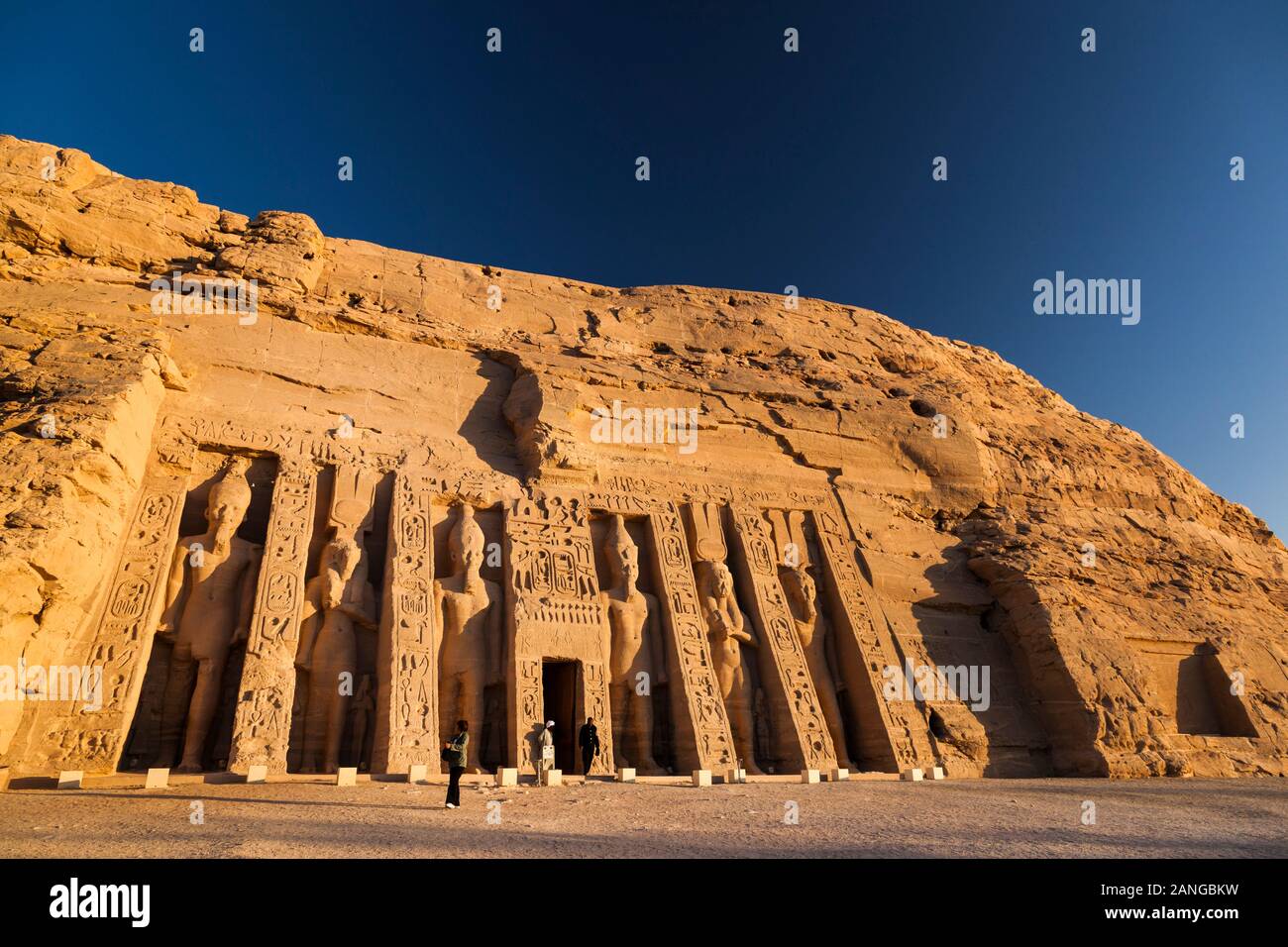 Morgenszene von Nefertaris Tempeln, Tempel von Nefertari, Abu Simbel-Tempel, nubische Denkmäler, Assuan-Governorat, Ägypten, Nordafrika, Afrika Stockfoto