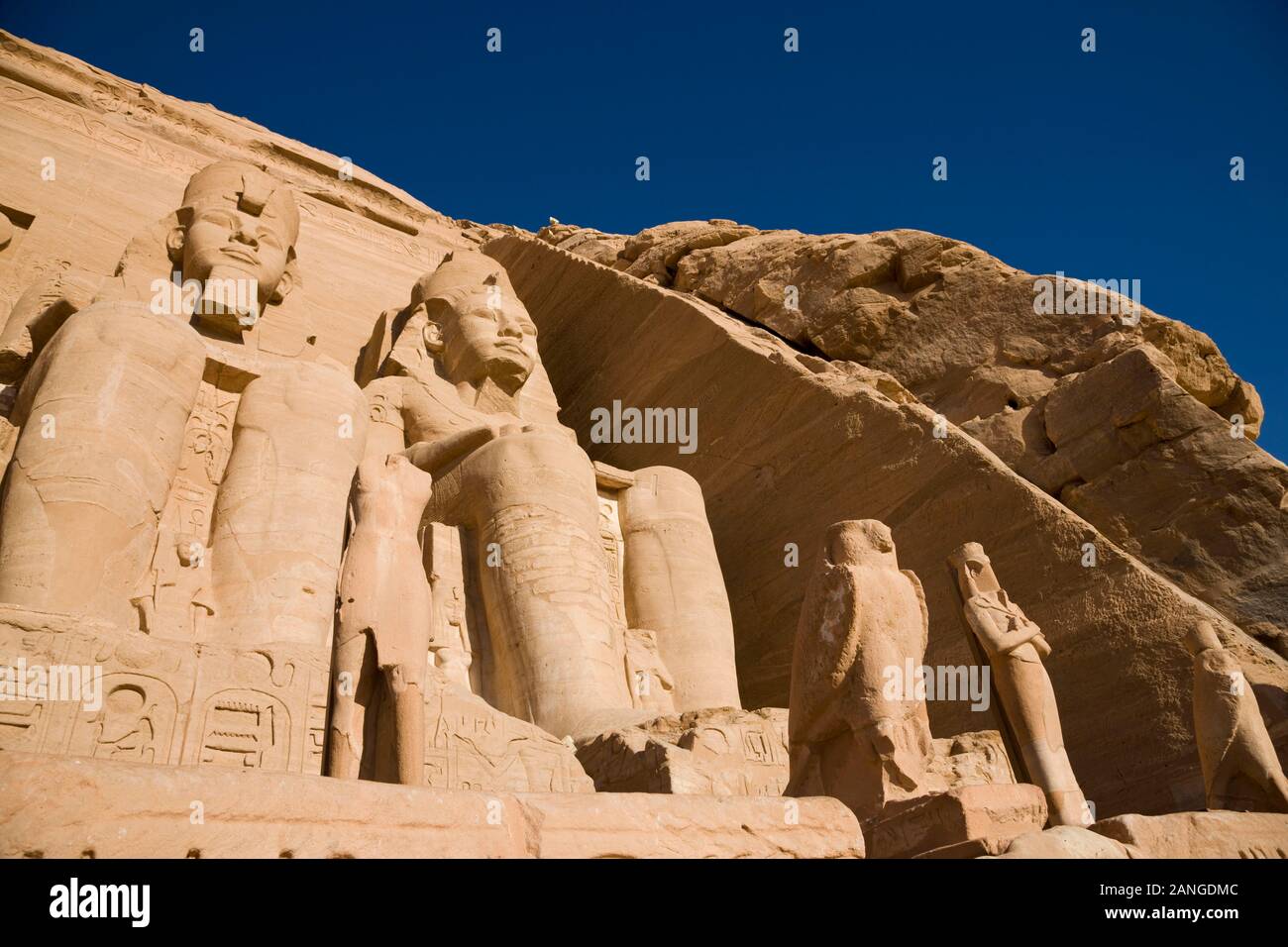 Statue von Ramesses II, am Großen Tempel, Abu Simbel Tempel, nubische Denkmäler, Assuan-Governorat, Ägypten, Nordafrika, Afrika Stockfoto