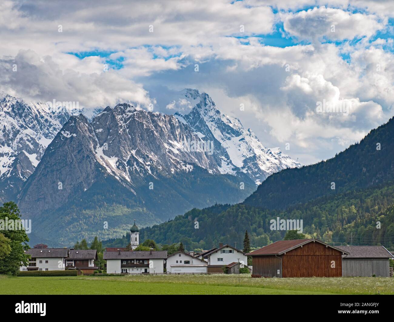 Tal Farchant und das Wettersteingebirge in den Bayerischen Alpen, Deutschland Stockfoto