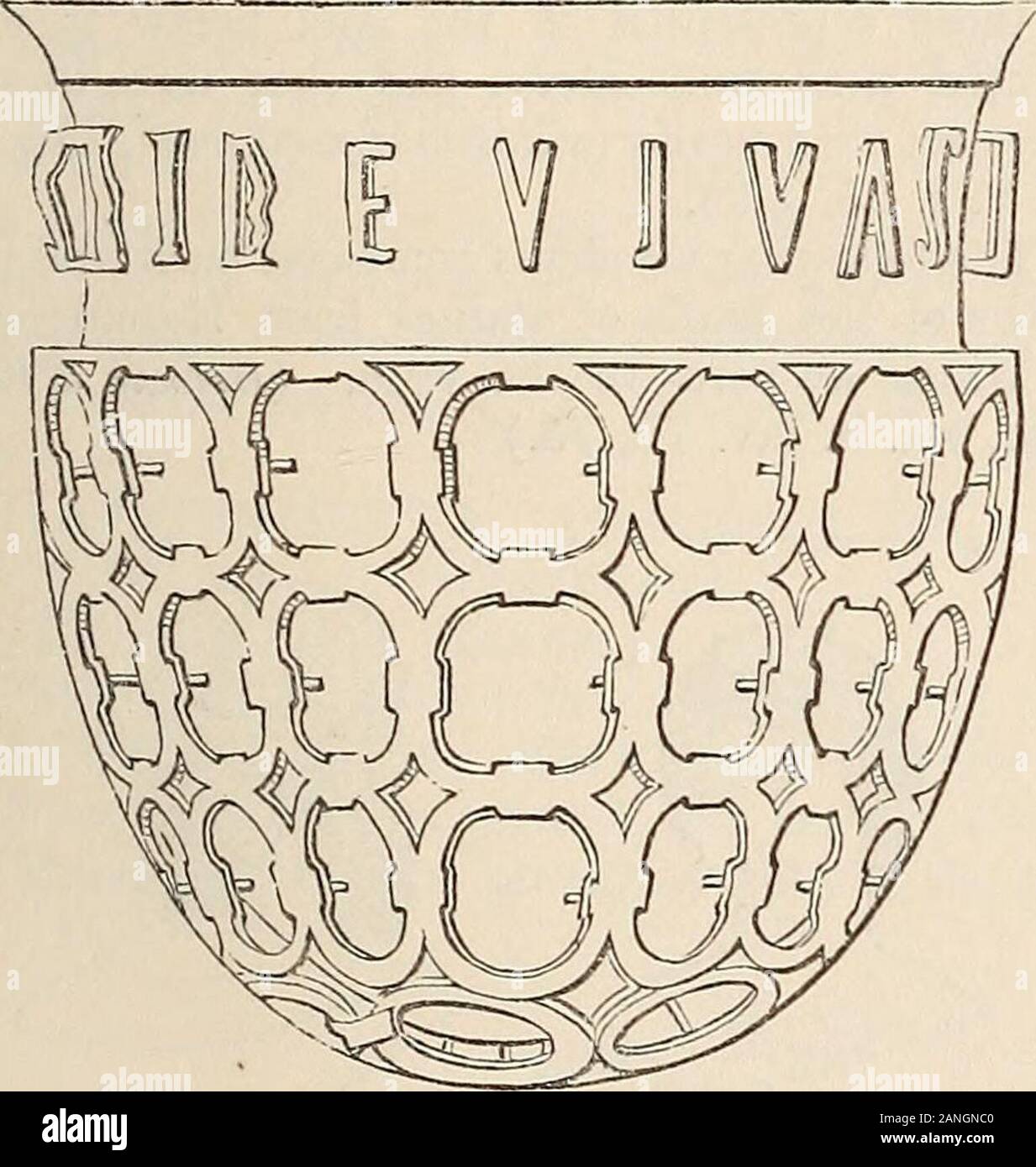 Ein Wörterbuch der Griechischen und Römischen Antiquitäten. . ; SeeSalmasius ad Vopisc. Saturn, C. 8.) Die Kunst ofetching auf Glas, jetzt so häufig, war entirelyunknown, denn es hängt von der propertiesof fluoric Säure, eine Chemikalie, die Entdeckung des lastcentury. Wir können nun kurz aufzählen der Chief usesto welches Glas angewendet wurde. L Flaschen, Vasen, Tassen, cinerary Urnen. Viele von diesen können in der BritishMuseum angesehen werden und alle die wichtigsten Continental Schränke, vor allem aber im Museo Borbonico in Neapel, in der die Beute von Herculaneum andPompeii und umfasst nach oben von 2400 Muster Stockfoto