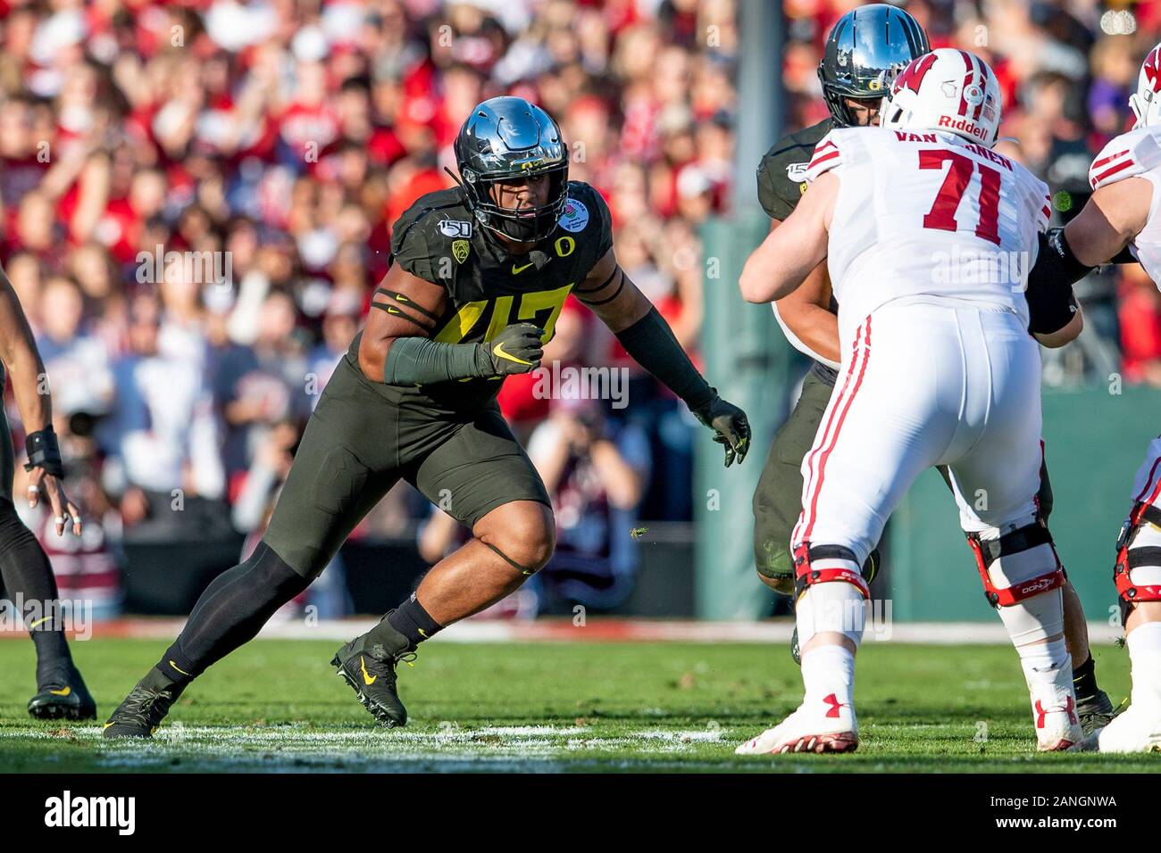 Dachse. 01 Jan, 2020. - Pasadena, CA, USA: Oregon Enten linebacker Mase Funa (47) Während die 106 Rose Bowl Spiel gegen die Wisconsin Badgers. © Maria Lysaker/CSM/Alamy leben Nachrichten Stockfoto