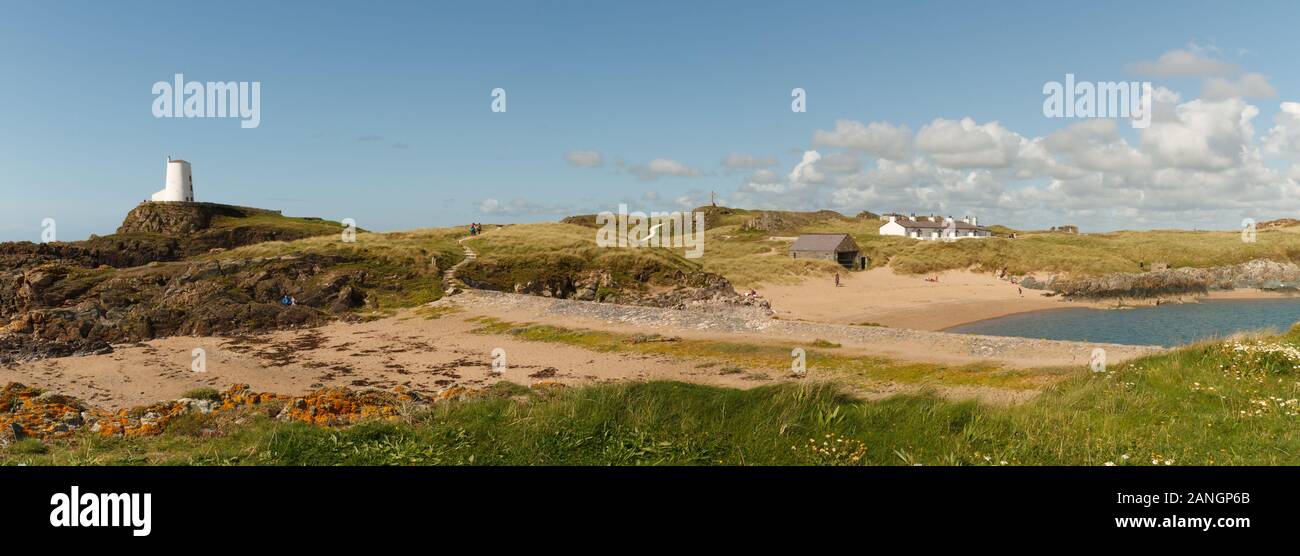 Der panaoramic Llanddwyn Island Website der Kirche von Dwynwen in Anglesey, Nordwales Stockfoto