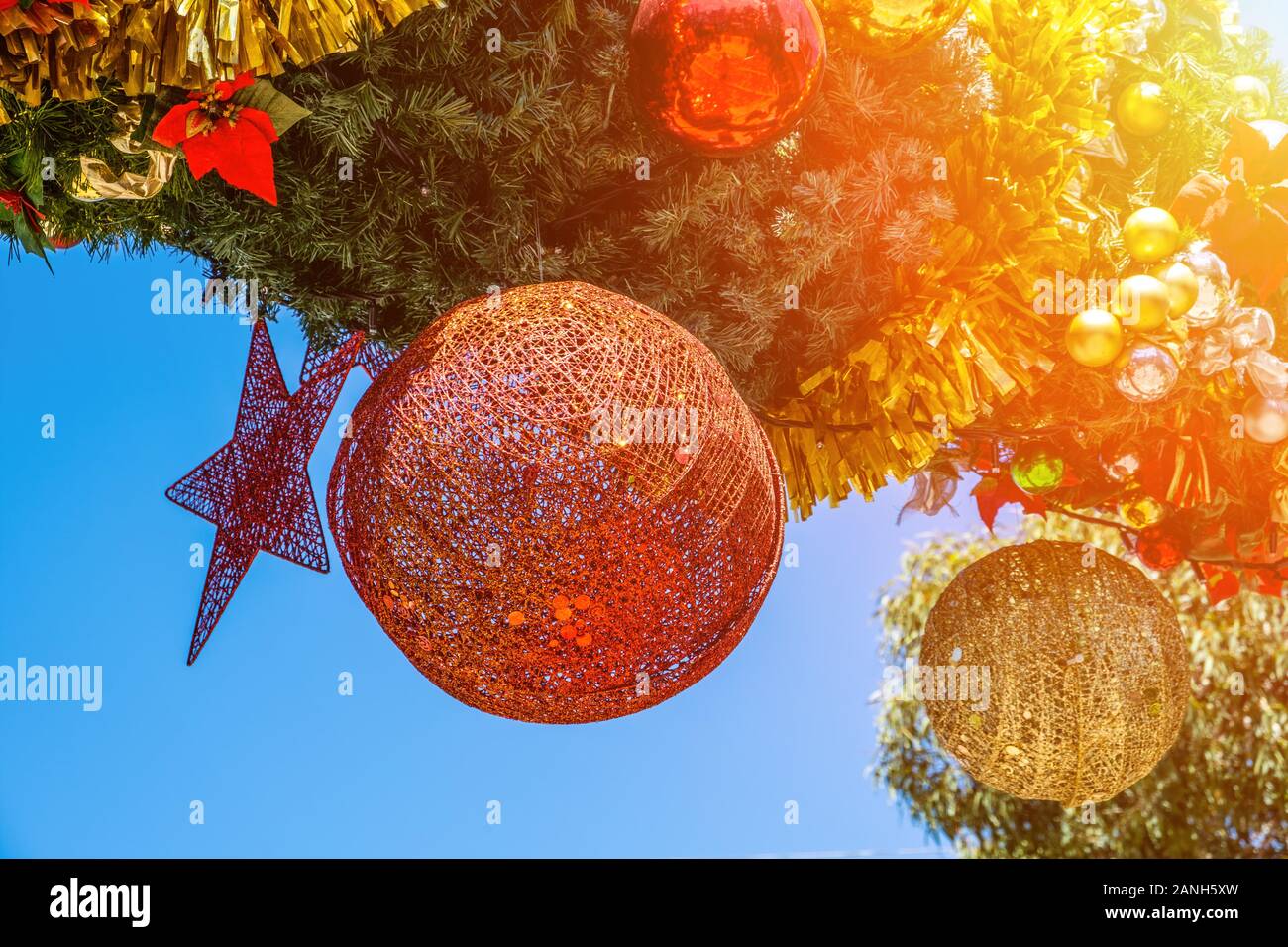 Große Christbaumschmuck in Melbourne CBD Stockfoto