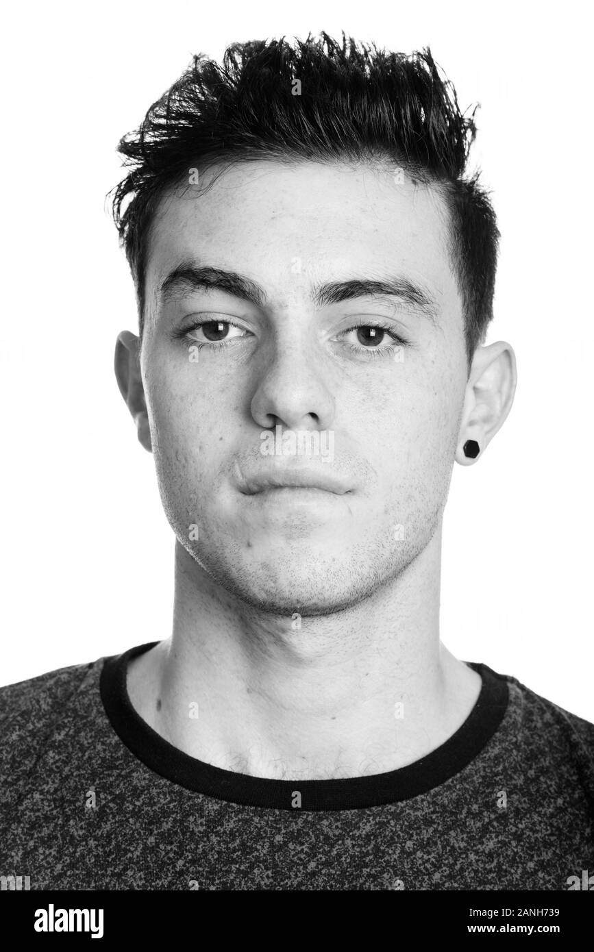 Gesicht der jungen gutaussehenden Mann an der Kamera auf der Suche Stockfoto