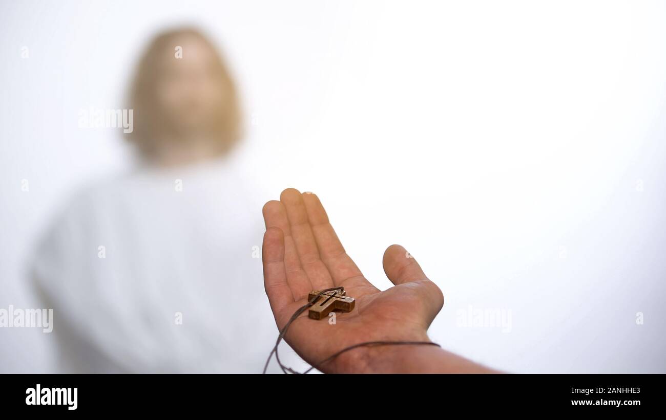 Hand mit Kreuz an Jesus Gläubigen, Gott um Hilfe, Heilung Stockfoto