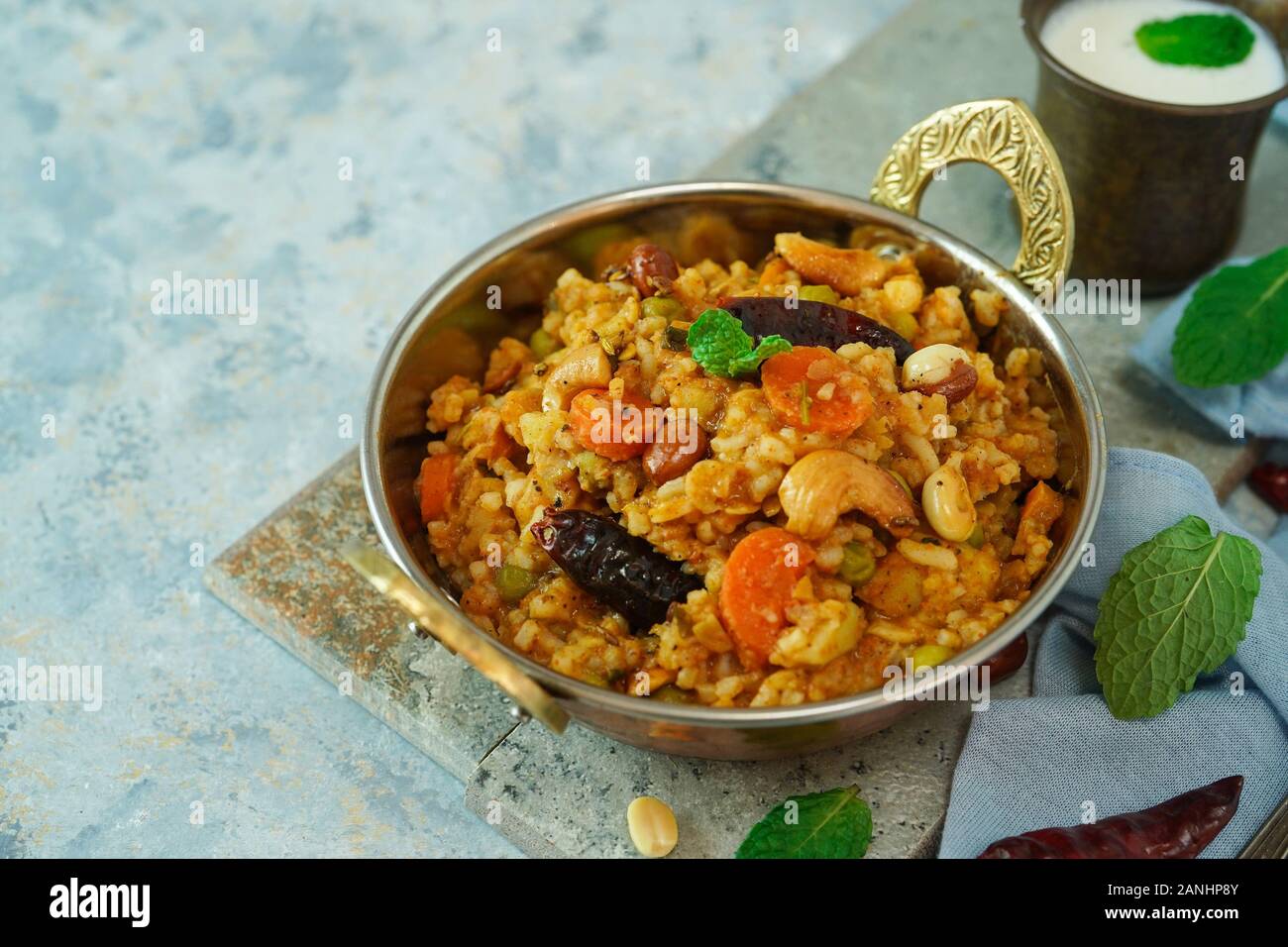 Bisi bele Bad/Sambar Reis - South Indian Reis Linsengericht Stockfoto