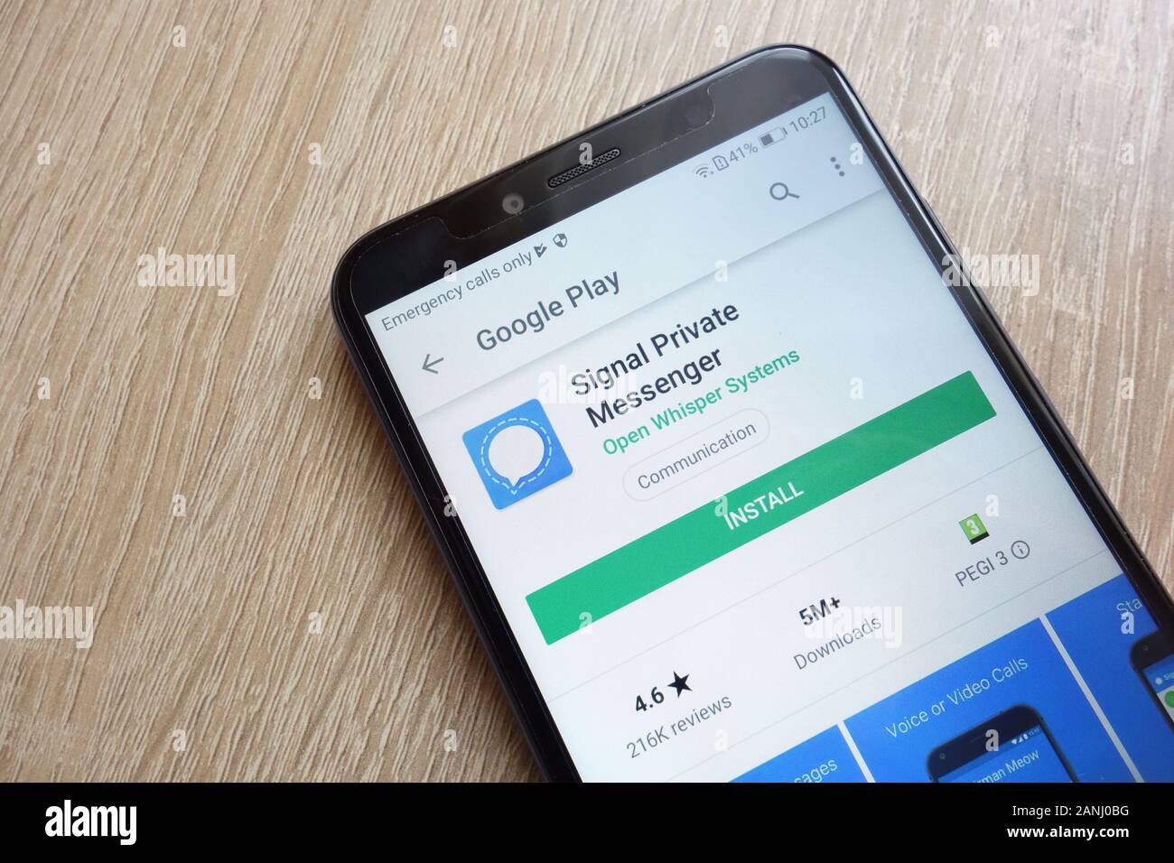 Signal Private Messenger App auf der Website des Google Play Store auf dem Huawei Y6 2018-Smartphone angezeigt Stockfoto