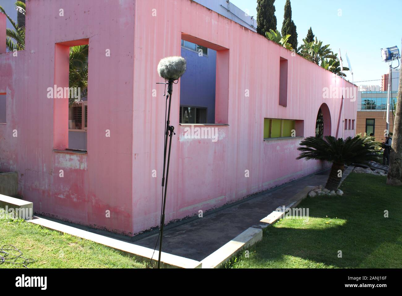 "Das rosa Haus Studios, in denen die Rezeption Szenen und hairdresers in Benidorm TV-Serie gedreht werden (credit Bild © Jack Ludlam) Stockfoto