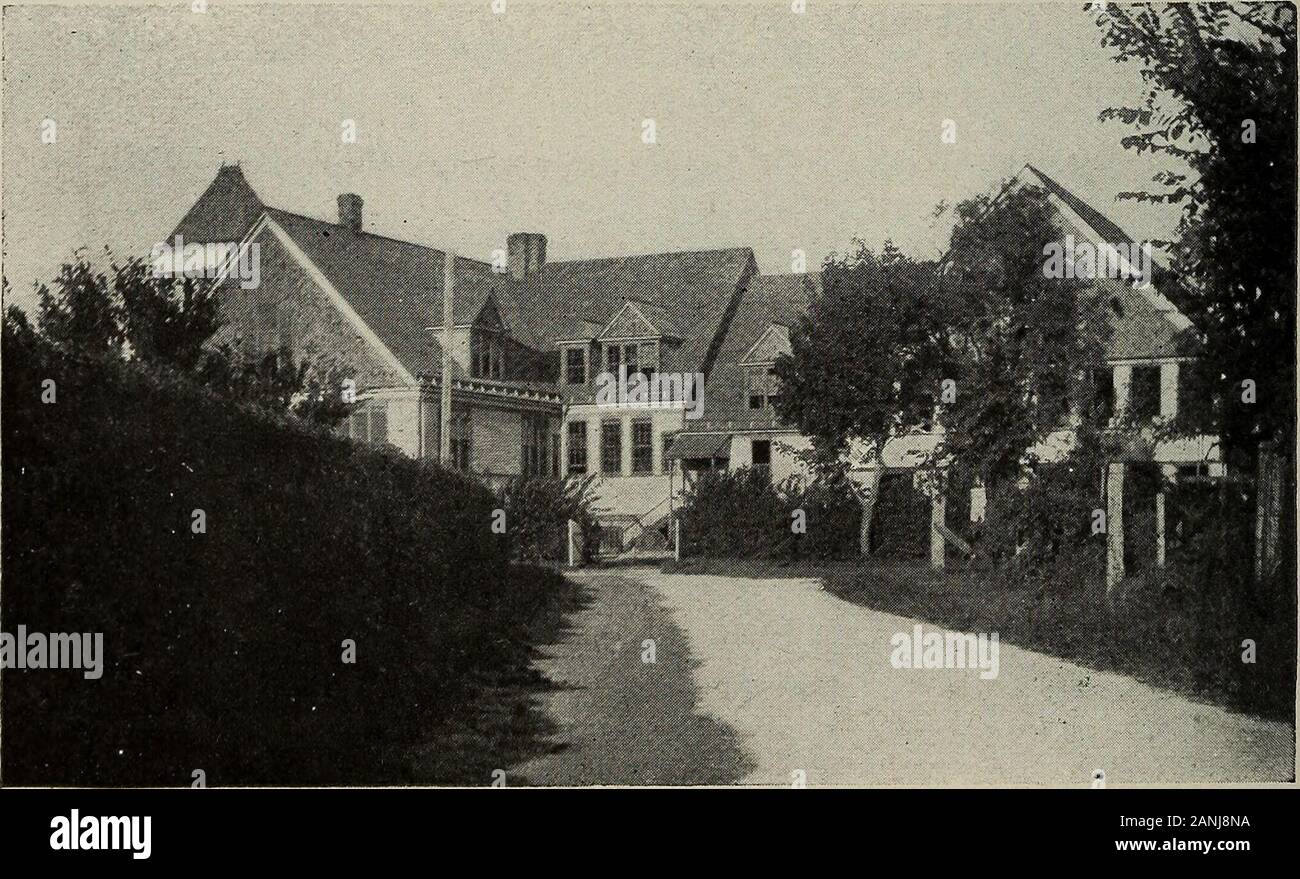 Katalog der Hampton Normale & Institut für Landwirtschaft, in Hampton, Virginia, für das akademische Jahr. E ganze Welt. In so kurzen Kurs, ist es not- wendigen viel valuible Angelegenheit zu unterlassen. Die Aufmerksamkeit ist auf die lifeof Mann in den verschiedenen Teilen der Welt, die geografische conditionsthat machen sein Leben, was es ist, und das Ergebnis seiner Aktivitäten als expressedin Industrie konzentriert. Die Physiologie ist eine Kombination von Physiologie mit persönlichen andcommunity Hygiene. Die wichtigsten Themen, die behandelt werden: Nahrungsmittel und Verdauung; gegorene Getränke; Patent Arzneimittel; Milch andmilk Versorgung; Wasser und Wasser suppl. Stockfoto