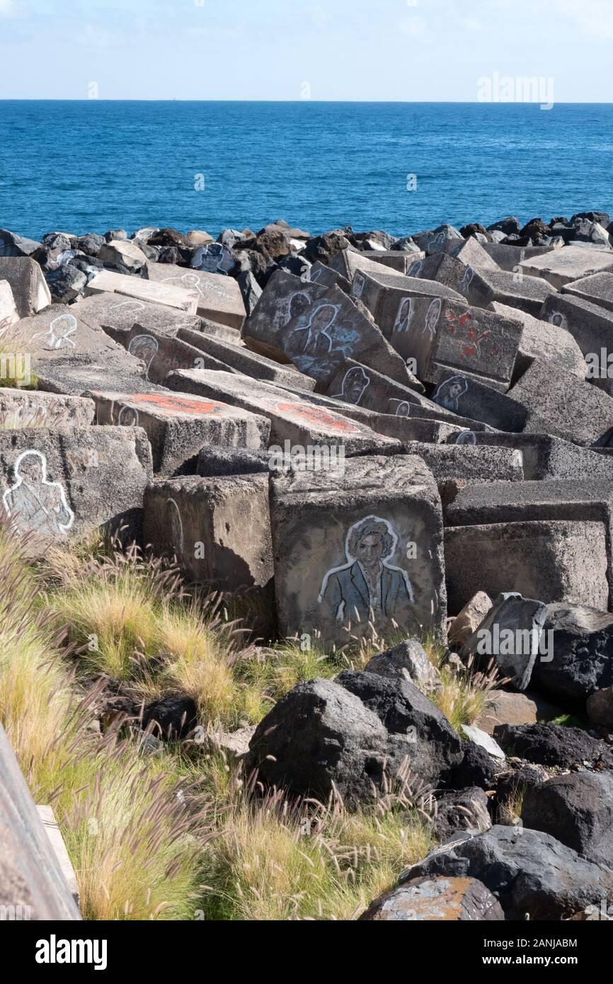 Santa Cruz de Tenerife, Spanien - 27. Dezember 2019, berühmte Musiker Portraits auf den Steinen in Santa Cruz de Teneriffa, Gran Canaria, Spanien Stockfoto