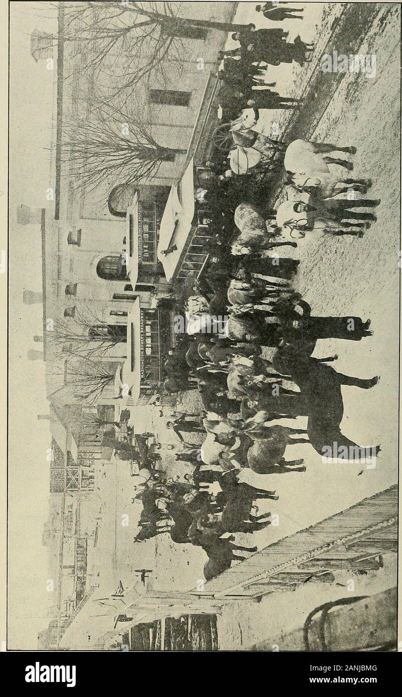 Bay County in Vergangenheit und Gegenwart. Von Saginaw erweitert. Der erste Zug in was dann Bay City, den nördlichen Teil des East Side, wurde von Ost Saginaw über den Feuerstein & Pere Marquette, die Bay County mit Detroit verbunden und Orte im Süden andeast. Wie im Falle vieler anderer wichtiger Unternehmen, werebegun in den 60er Jahren, der ursprünglichen Gruppe der Pioniere aided in bringingthis Verbesserung. Die Ankunft der Eisenbahnen an der Mündung des Flusses wurde delayedon Konto der Sümpfe. Es war ungewiss, ob eine railroadthrough der Sumpf könnte ein Erfolg werden. Die schwierigsten Stockfoto