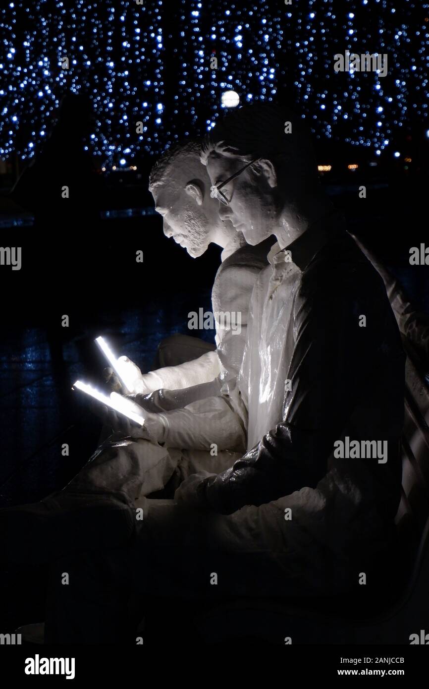 London, England - Januar 2020: durch Licht, Winter Lights Festival 2020 aufgenommen. Interaktive Installationen in Canary Wharf Stockfoto