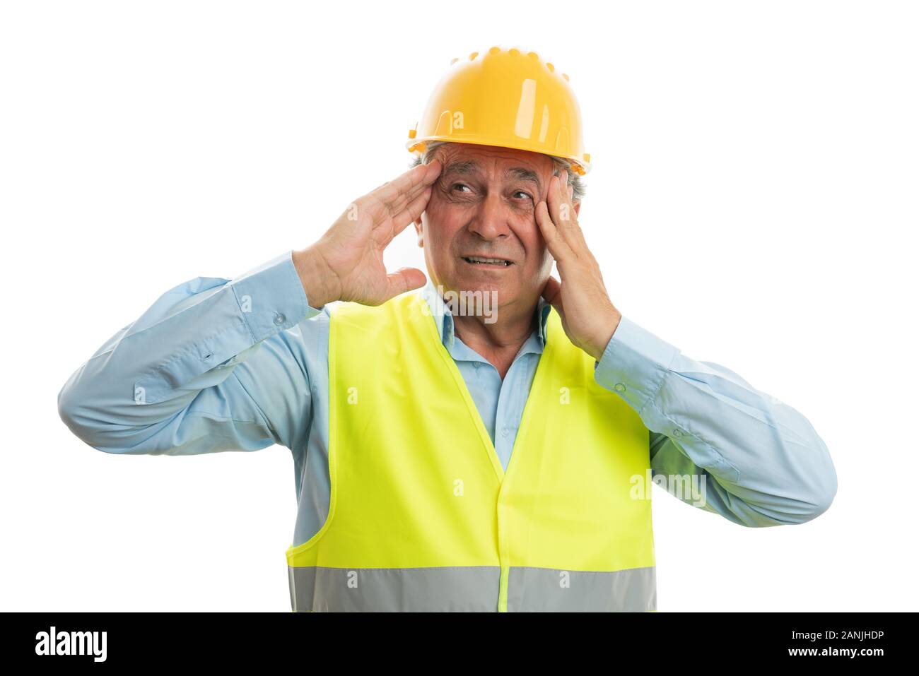 Alte builder Mann mit Kopfschmerzen berühren Stirn und Schläfen auf weißem studio Hintergrund isoliert Stockfoto